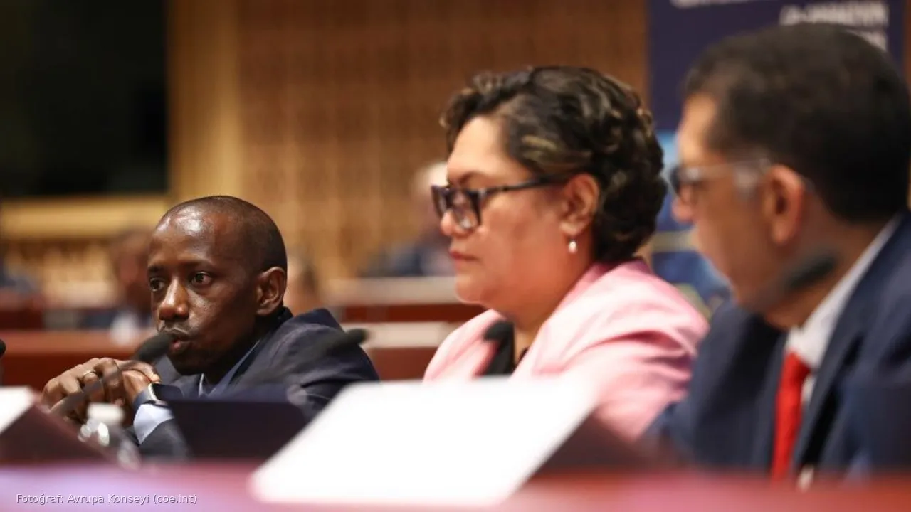 Octopus konferansında Essa Sowe, Nancy Tikoisuva ve Claudio Peguero